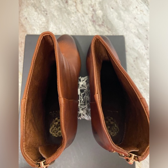 Vince Camuto Hadley, Size 9.5, New Caramel, Oil Sheep, in box - Picture 6 of 8